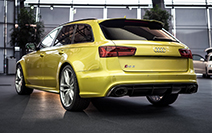Audi RS6 Avant in de kleur Austin Yellow is hot